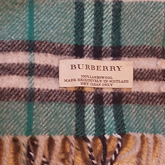 NWOT Burberry Lambswool Scarf - Picture 3 of 5